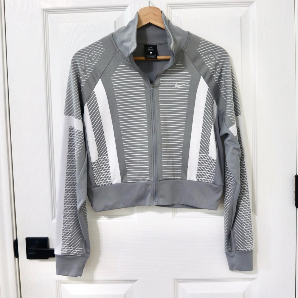 Nike Pro Dry fit Women Grey Full-Zip Track Jacket, cropped athletic, streetwear